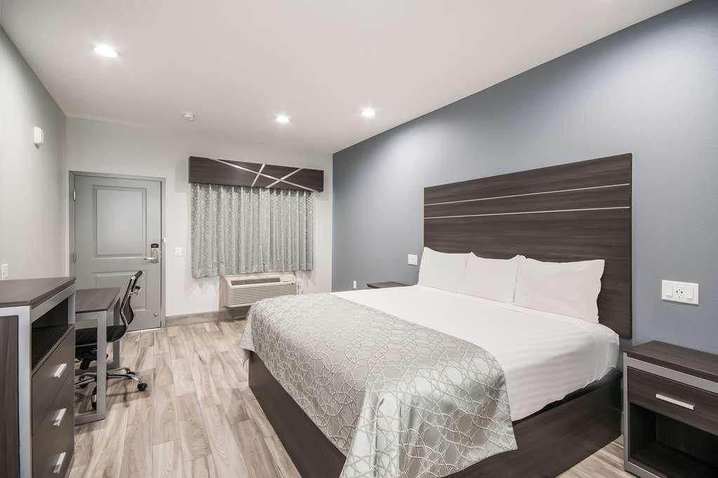 Americas Value & Northeast I-610 Hotel Houston