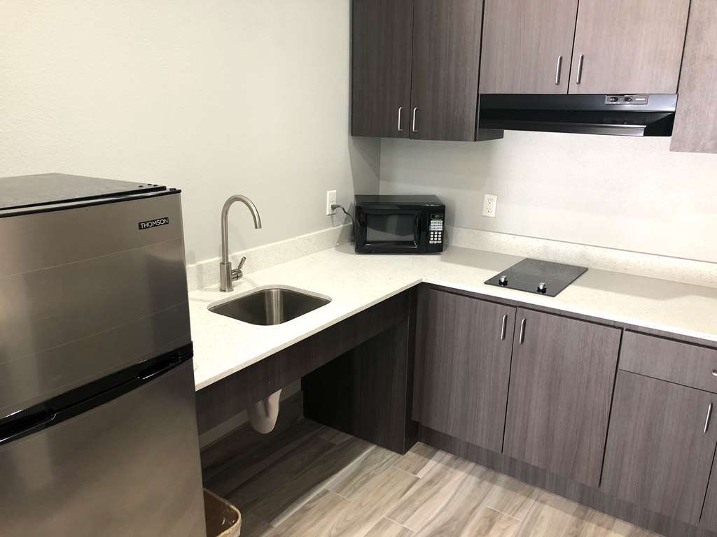 Americas Value & Northeast I-610 Hotel 2*