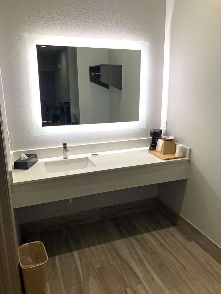 Americas Value & Northeast I-610 Hotel