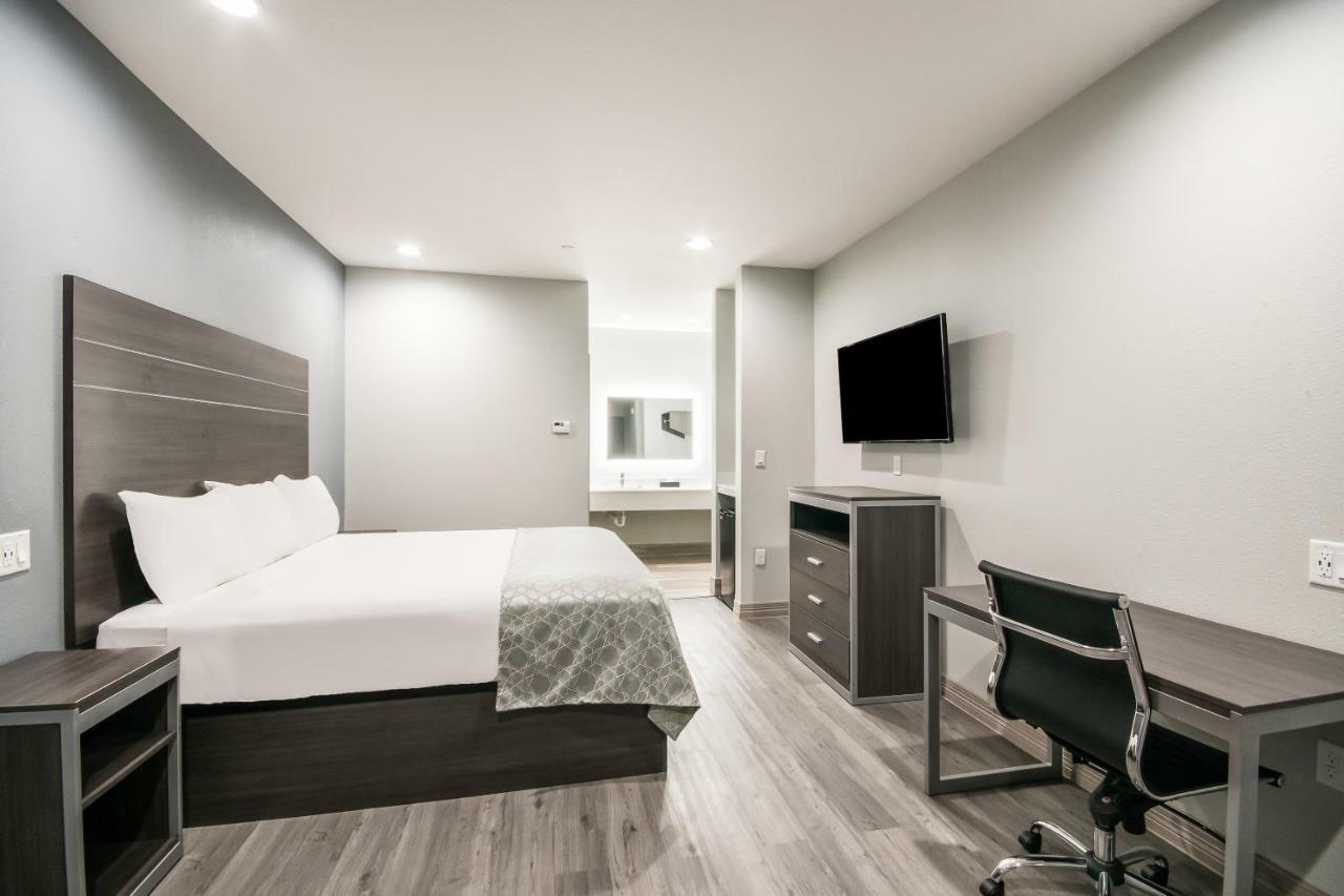 Hotel Americas Value & Northeast I-610 2*